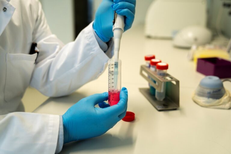 Subsidie voor 7 nieuwe biomedische onderzoeken naar ME/CVS
